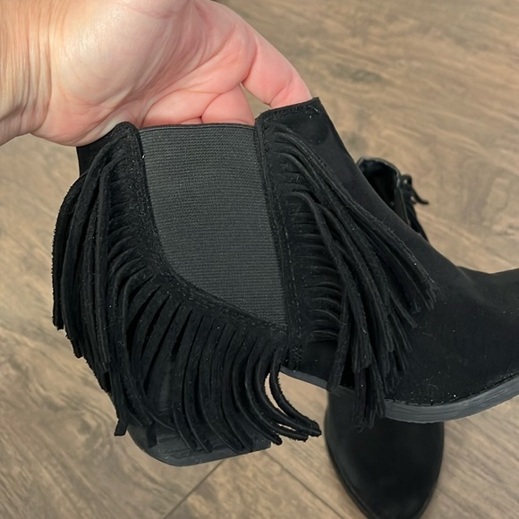 Coconuts by Matisse Fringe Boho Suede Bootie EUC - Picture 6 of 14